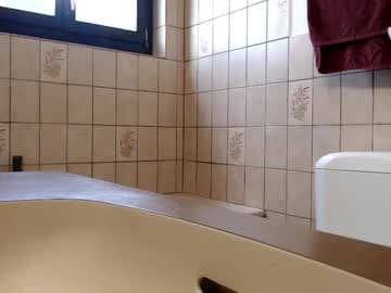 555888000